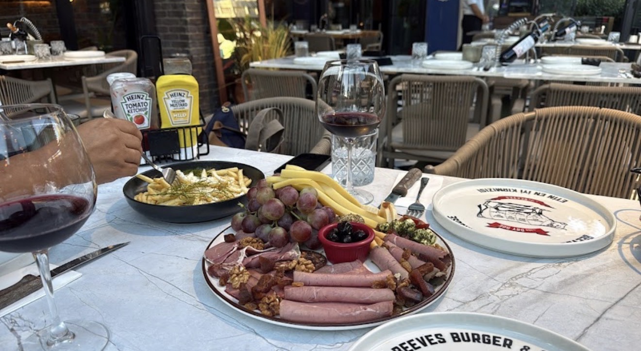 Beeves Grill & Brasserie mekân fotoğrafı