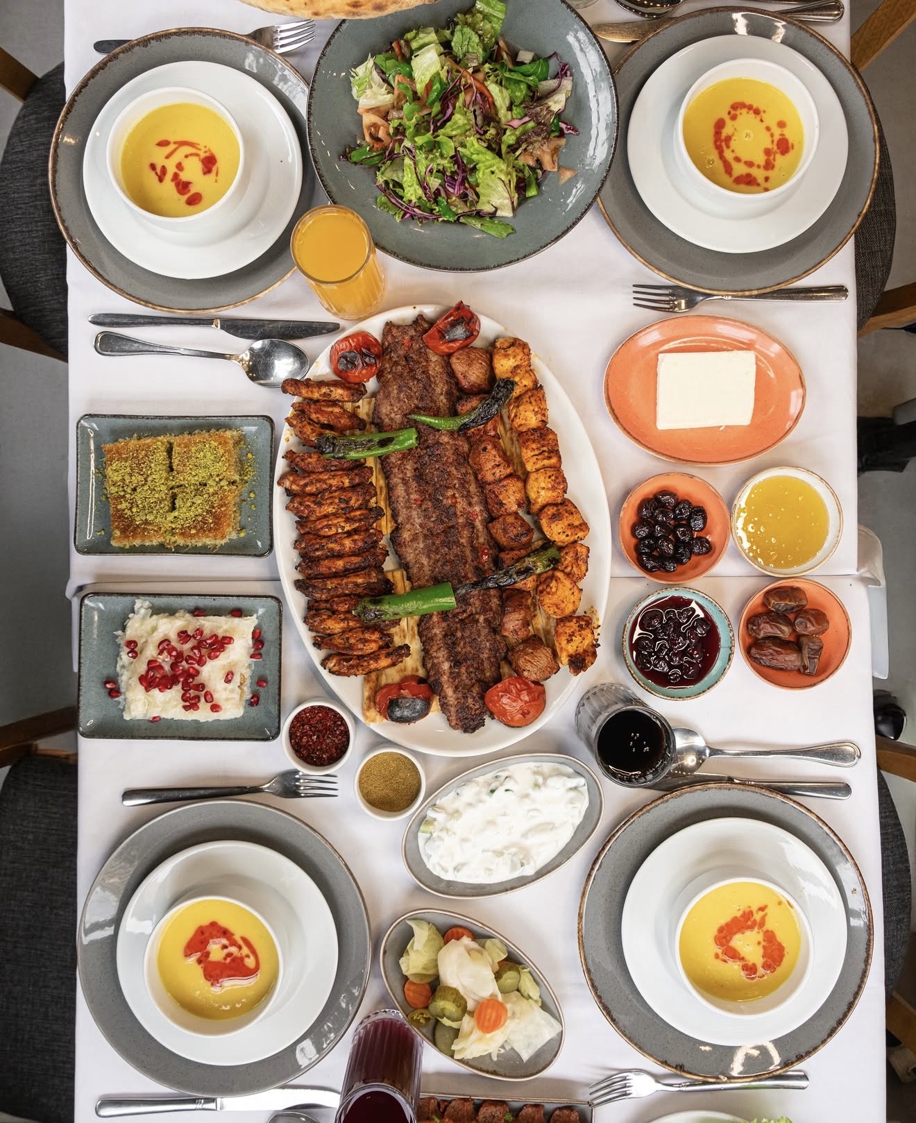 Adana Dostlar Kebap mekân fotoğrafı