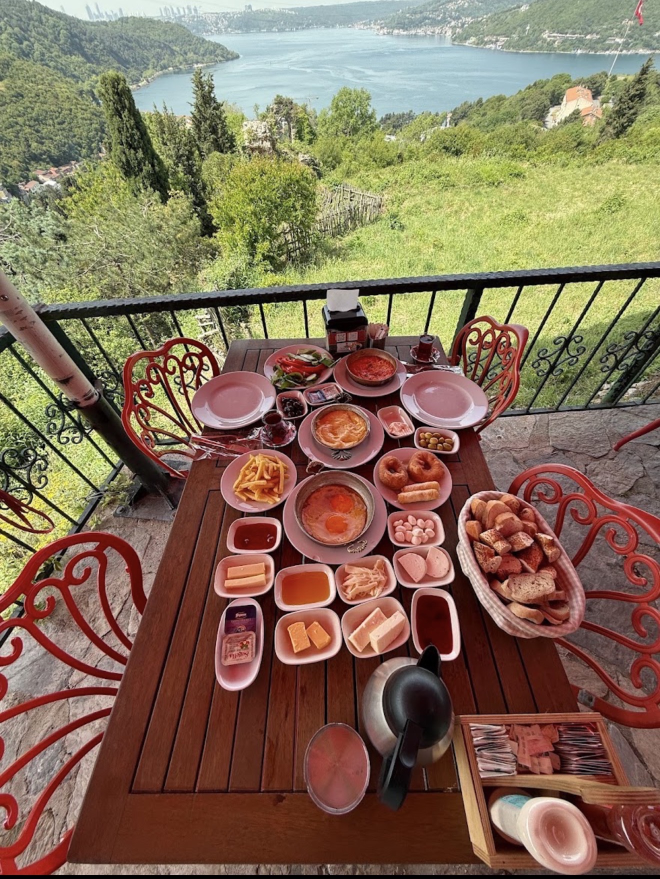 Yoros Cafe Restaurant mekân fotoğrafı